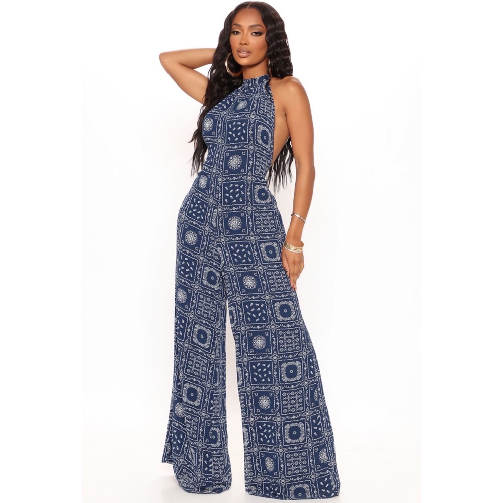 Fashion Nova- Brand New (NWT) Wide leg HalterJumpsuit. Navy Blue and White